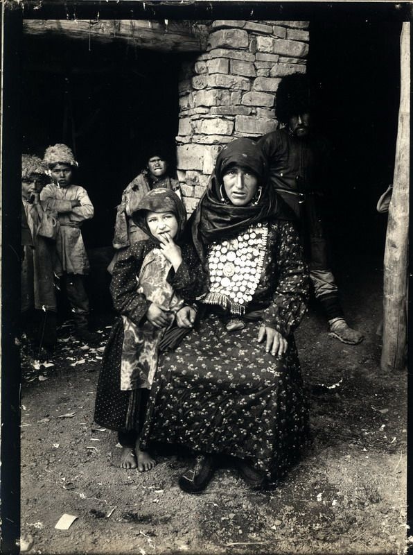 Женщина с детьми, 1900-е, Дагестан