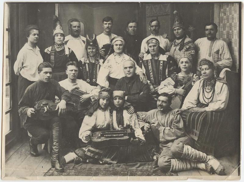 Хор имени М. Е. Пятницкого с руководителем Петром Казьминым, 1930-е