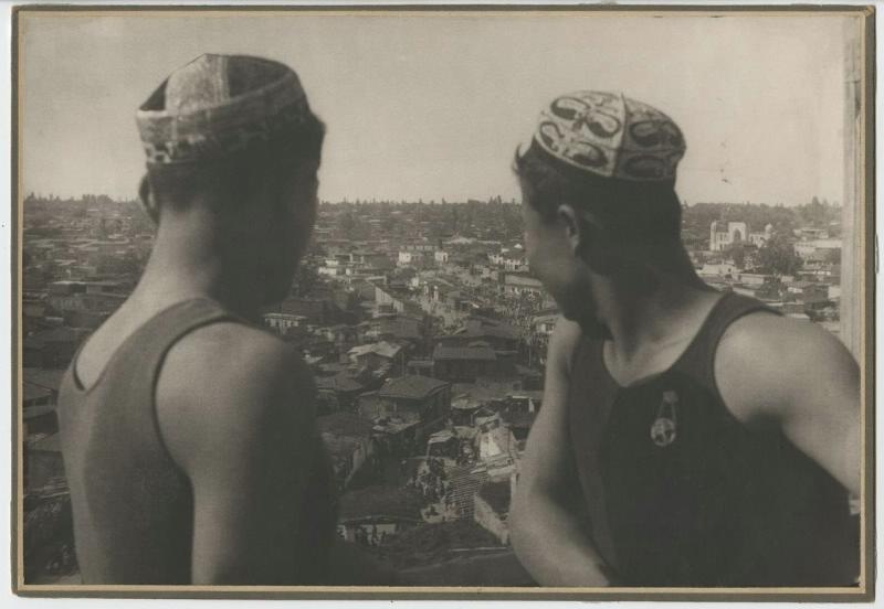 Новые люди над старым городом, 1935 год, Узбекская ССР, г. Ташкент