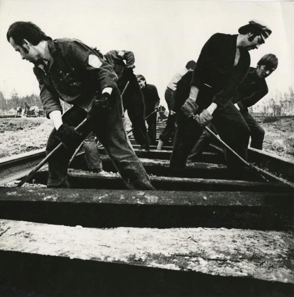 Строительство железной дороги, 1970-е. Выставка «Александр Абаза. 15 лучших фотографий» с этим снимок.