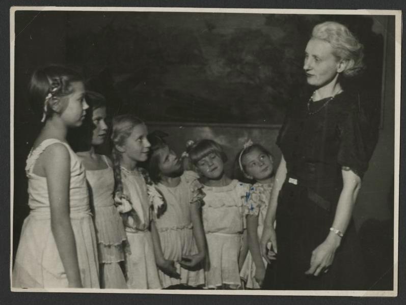 Балетный кружок в доме пионеров, 1950-е, г. Свердловск. Ныне Екатеринбург.