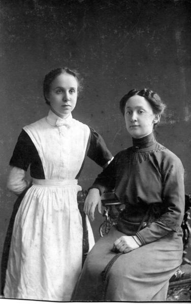 Портрет молодой женщины и девушки, 1900-е