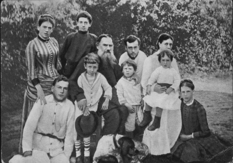 Семья Толстых в Ясной Поляне, 1884 год, Тульская губ., дер. Ясная Поляна