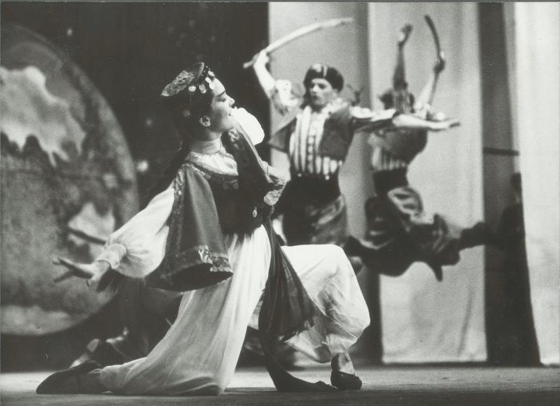 Танцовщица, 1960-е. Из серии «Ансамбль Национальной Народной армии ГДР имени Эриха Вайнерта».