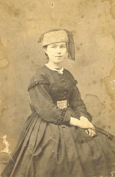 Женский портрет, 1860 - 1870, г. Москва. Альбуминовая печать.