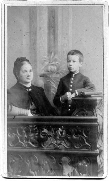 Портрет женщины и мальчика, 1880-е, г. Казань