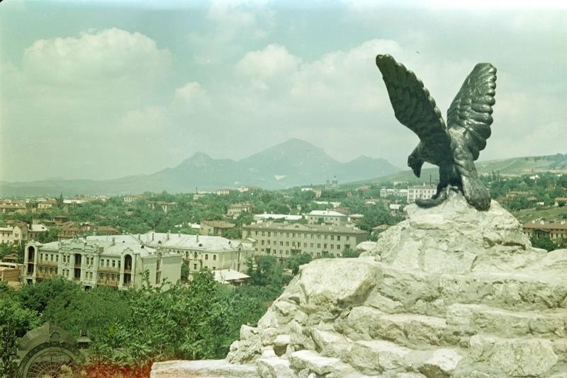 Скульптура орла, терзающего змею, 1963 - 1965, Ставропольский край, г. Пятигорск