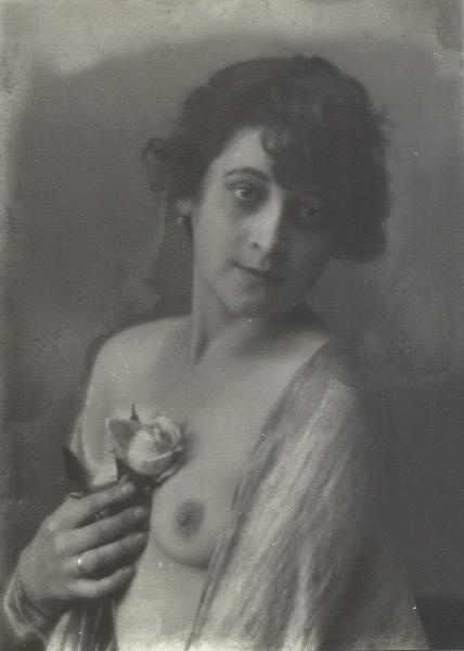 Портрет девушки с розой, 1930-е