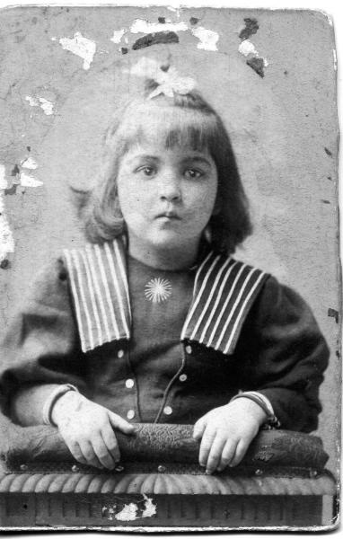Портрет девочки поясной, 1910-е, г. Одесса