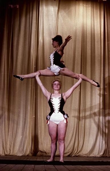 Цирковая труппа Титова. Акробатический этюд, 1963 год
