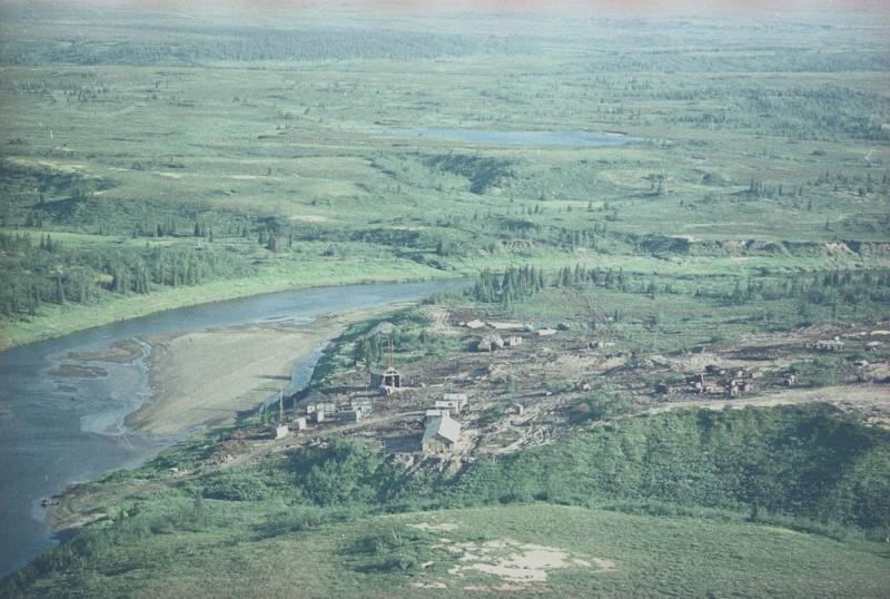 Фото "Стройка на берегу реки в лесотундре", 1965 год, Архангельская обл ...
