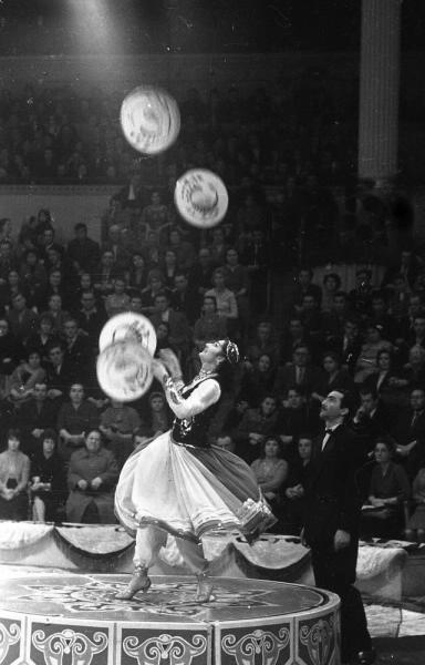 Цирк. Жонглер Нази Ширай, 1960 - 1963, г. Москва