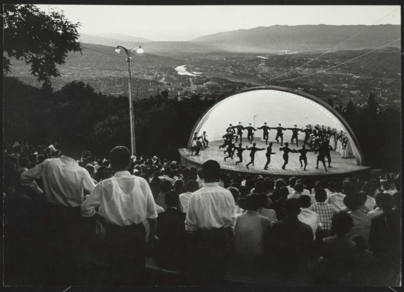 Концерт в парке Мтацминда, 1967 год, Грузинская ССР, г. Тбилиси. Выставка «საქართველო ლამაზო»&nbsp;и «15 лучших фотографий Виктора Руйковича» с этой фотографией.