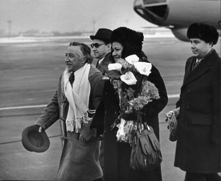 «Луис Корвалан с супругой на московской земле», 27 декабря 1976, г. Москва. Генеральный секретарь ЦК Компартии Чили Луис Корвалан с женой.