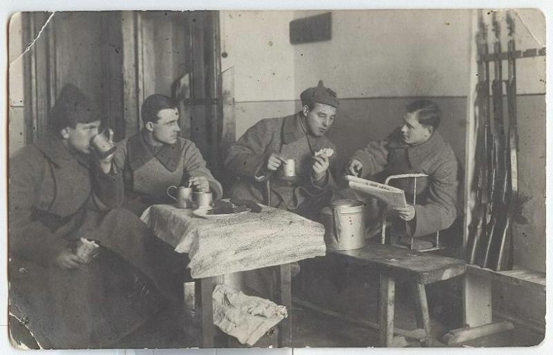 Обед в караульной, 1920-е