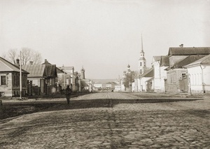 Ярославская улица в Угличе, 1890-е, Ярославская губ., г. Углич. Выставка «Россия в последнее десятилетие XIX века» с этой фотографией.