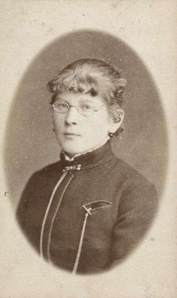 Портрет девушки в очках, 1890-е, Тамбовская губ., г. Тамбов