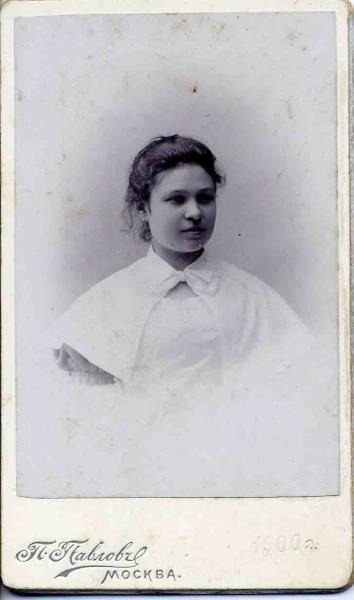 Портрет девушки в платье с пелериной, 1900 год, г. Москва