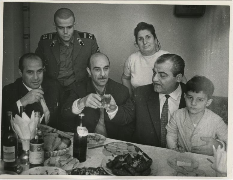 Григорий и Артавас Оганян за столом, 1970-е