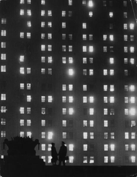 Университет ночью, 1963 - 1964, г. Москва. Видео «Про любовь», выставка&nbsp;«Ночная Москва» с этим снимком.