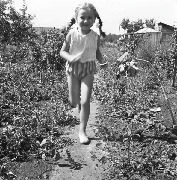 Бегущая девочка, 1970-е