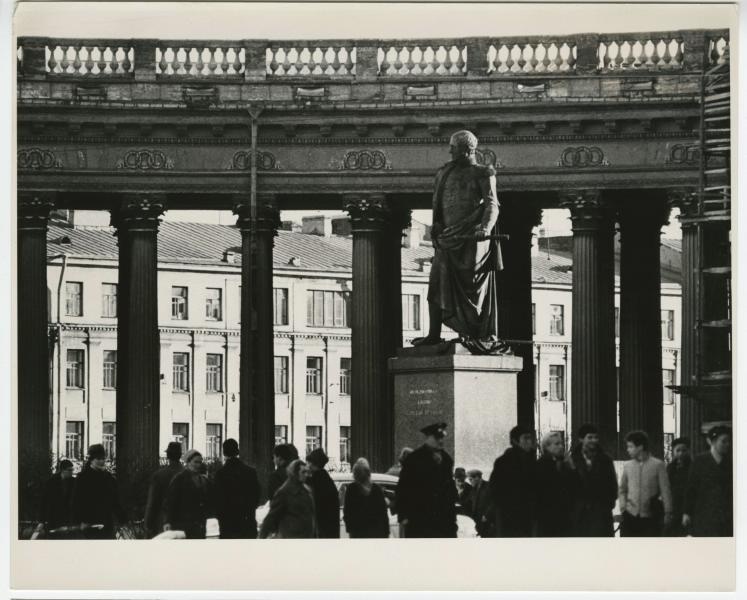 Памятник Барклаю де Толли перед Казанским собором, 1965 год, г. Ленинград