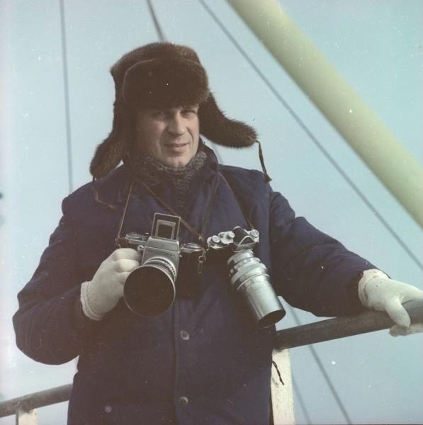 Фотокорреспондент ВДНХ на съемках, 1967 - 1975. Выставка «Фотографы» с этой фотографией.