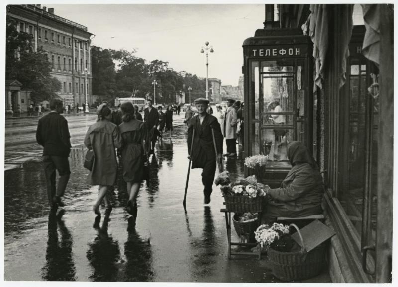 Без названия, 1965 год, г. Ленинград. Видео «Пионеры», выставка «Кидай монетку» с этой фотографией.
