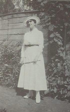 Женщина с клюшкой для гольфа, 1910-е