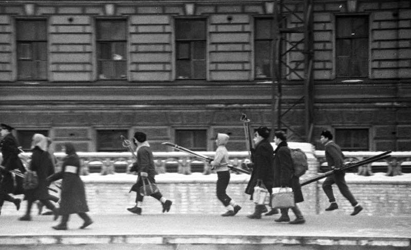 Воскресенье. Перрон Финляндского вокзала в воскресенье, 1960-е, г. Ленинград