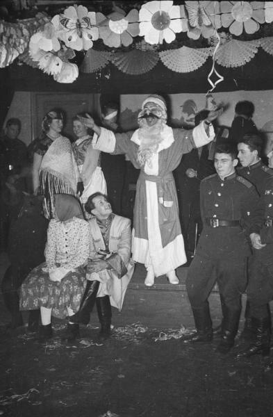 Маскарад в клубе, 1959 год. Видео «Дед Мороз» с этой фотографией.&nbsp;