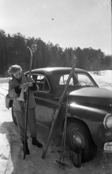 Лидия Смирнова на отдыхе, 1956 - 1958, г. Москва. Выставка «Зимние забавы. Лучшие фотографии» с этим снимком.&nbsp;