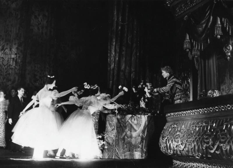 Юбилей Галины Улановой, 1970-е, г. Москва. Видео «Большой театр. Назло всем пожарам» с этой фотографией.