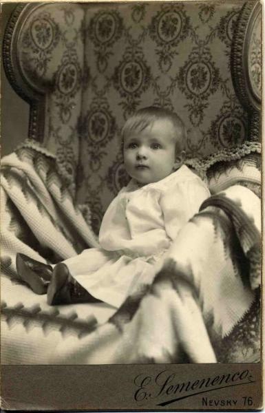 Портрет грудного ребенка, 1917 - 1918, г. Петроград. Выставка «Сто лет с самыми маленькими» с этой фотографией.
