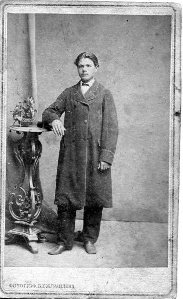 Портрет молодого человека в рост, 1880-е