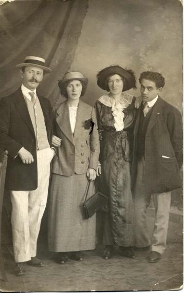 Две семейные пары, 1912 - 1917