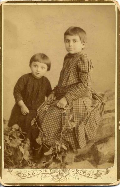 Двойной детский портрет, 1900-е. Альбуминовая печать.