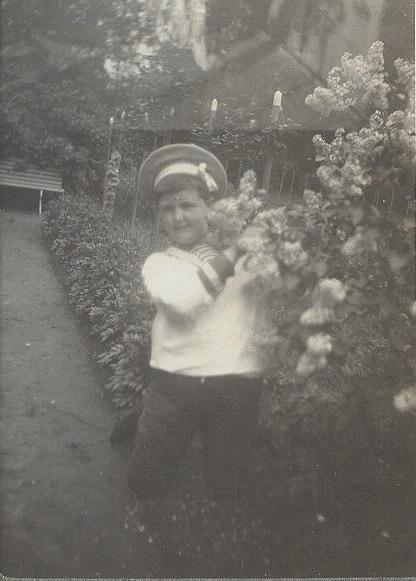 Мальчик с цветущей сиренью, 1890 - 1909