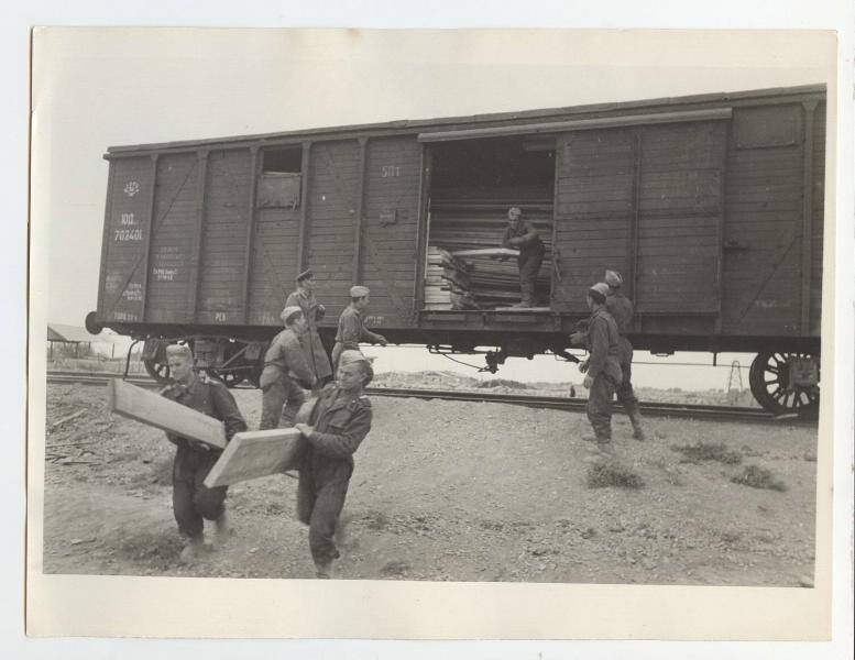 Разгрузка вагонов, 1943 - 1953