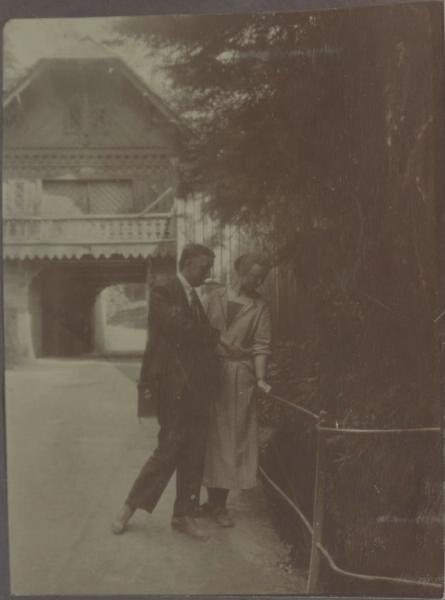 Портрет девушки с мужчиной, 1920-е, Германия. Из семейного альбома.