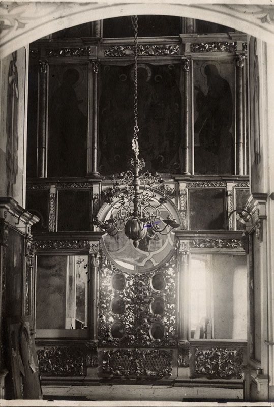 Центральная часть иконостаса Спасского храма Спасского монастыря в Муроме, 12 марта 1928, Владимирская губ., г. Муром. На обороте надпись: «Фотография снята 12 марта 1928 года перед разбором иконостаса, ввиду сдачи храма под склады 41-го Стрелкового полка».