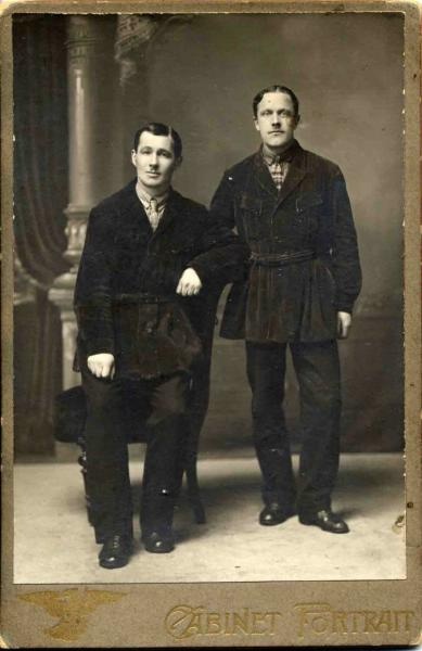 Портрет двух братьев, 1910-е