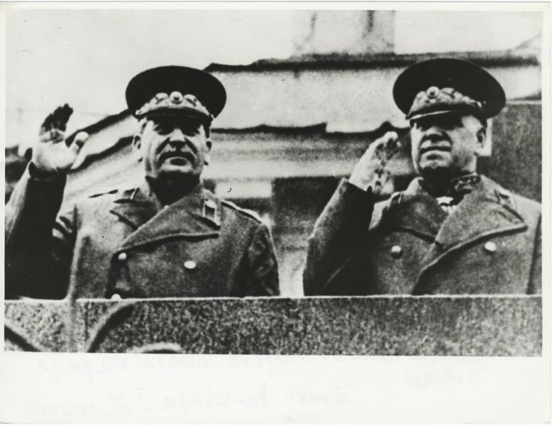 Георгий Жуков и Иосиф Сталин на трибуне Мавзолея. Парад Победы, 24 июня 1945, г. Москва