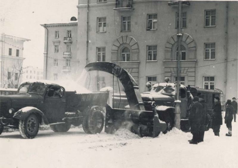 Снегоуборочная машина, 1959 год, г. Череповец. Выставка «Такого снегопада...» с этой фотографией.&nbsp;