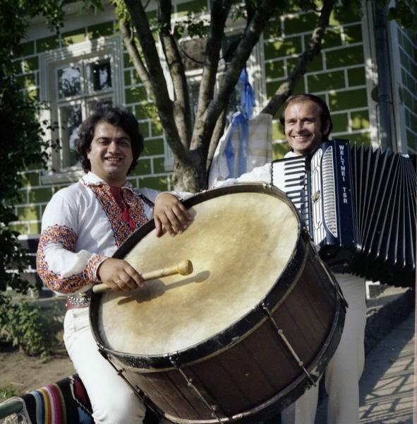 Молдавский ансамбль народной музыки и танца «Флуераш», 1985 - 1987, Молдавская ССР