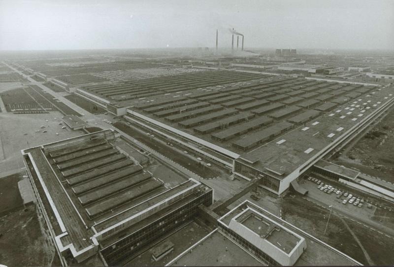 Автомобильный завод ВАЗ, 1981 год, Куйбышевская обл., г. Тольятти. Предположительно,&nbsp;съемка с крыши строящегося заводоуправления.