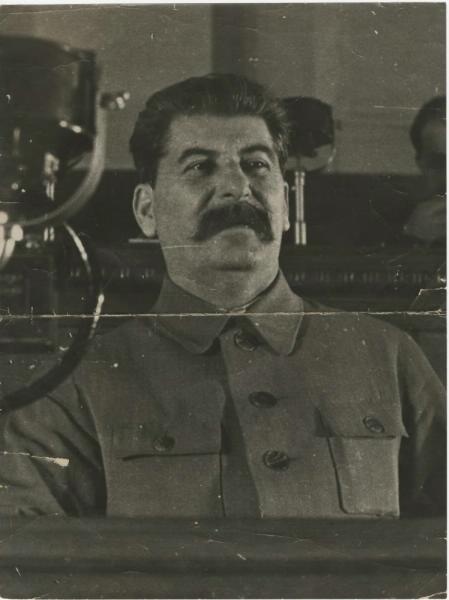 Иосиф Сталин на трибуне, 1930-е, г. Москва