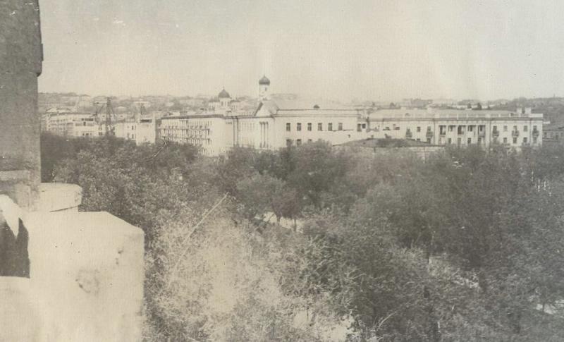 Вид на Днепропетровск с балкона, 1954 год, Украинская ССР, г. Днепропетровск. С 2016 года – Днепр.