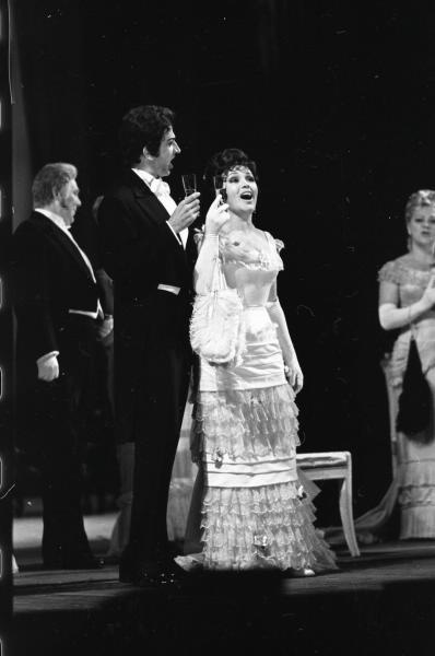 Певцы, солисты Большого театра Денис Королев и Клара Кадинская в опере «Травиата», 1977 год, г. Москва