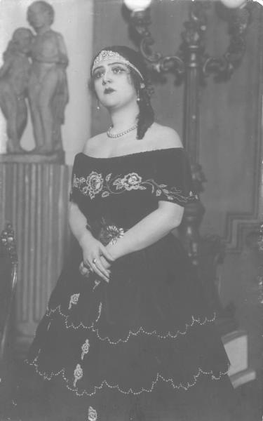 Портрет дамы в бальном платье, 1910 - 1915